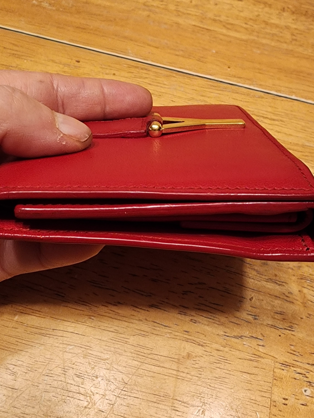 red calfskin Saint Laurent Classic Y compact wallet With a gold-toned Y logo - Picture 3 of 16